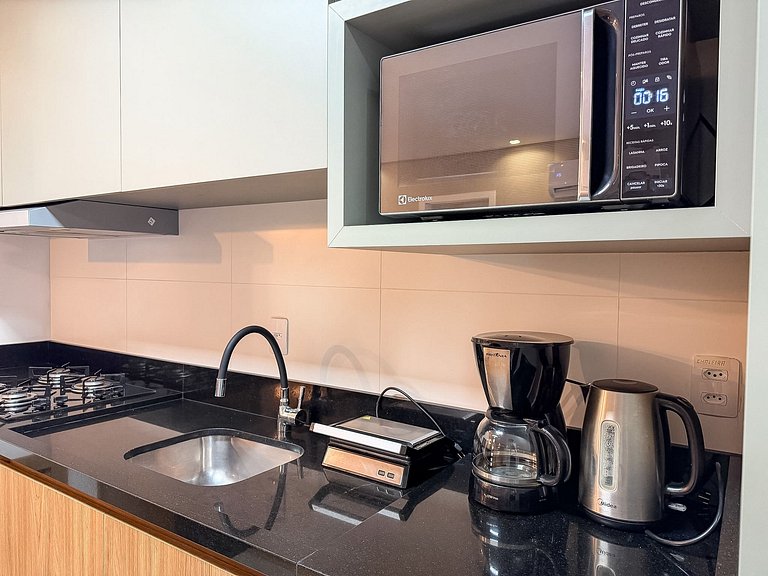 Apt 2 suites e 2 vagas, metros da Rua Coberta