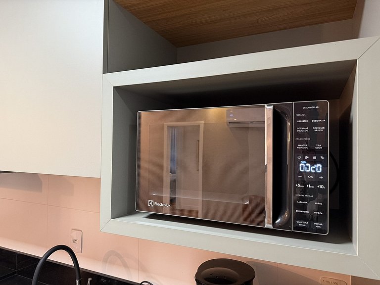 Apt 2 suites e 2 vagas, metros da Rua Coberta