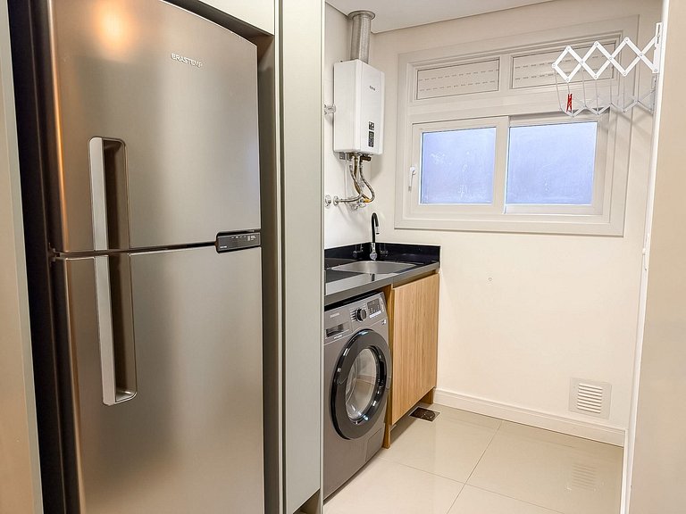 Apt 2 suites e 2 vagas, metros da Rua Coberta