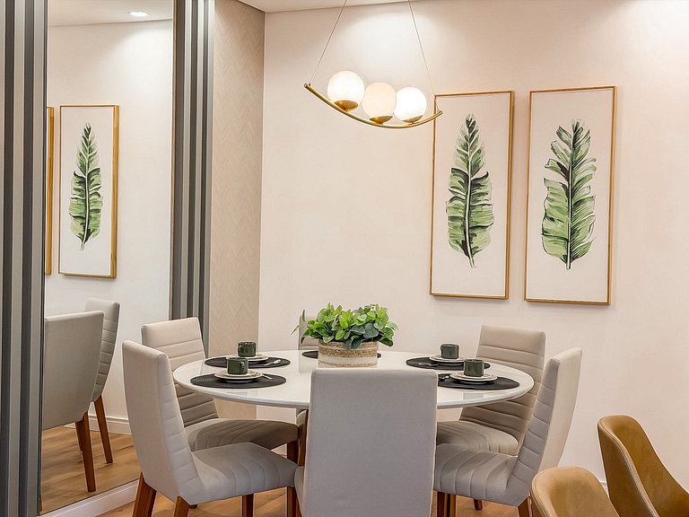 Apt 2 suites e 2 vagas, metros da Rua Coberta