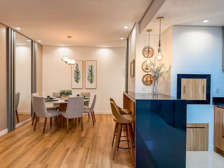 Apt 2 suites e 2 vagas, metros da Rua Coberta