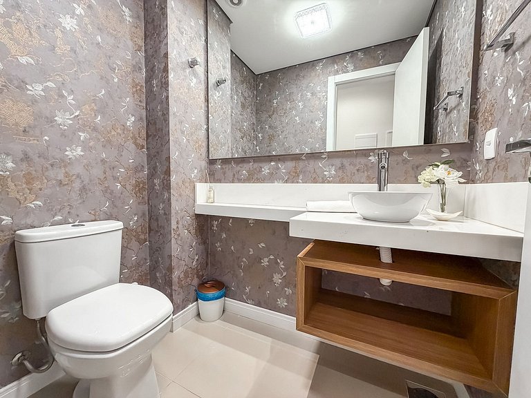Apt 2 suites e 2 vagas, metros da Rua Coberta