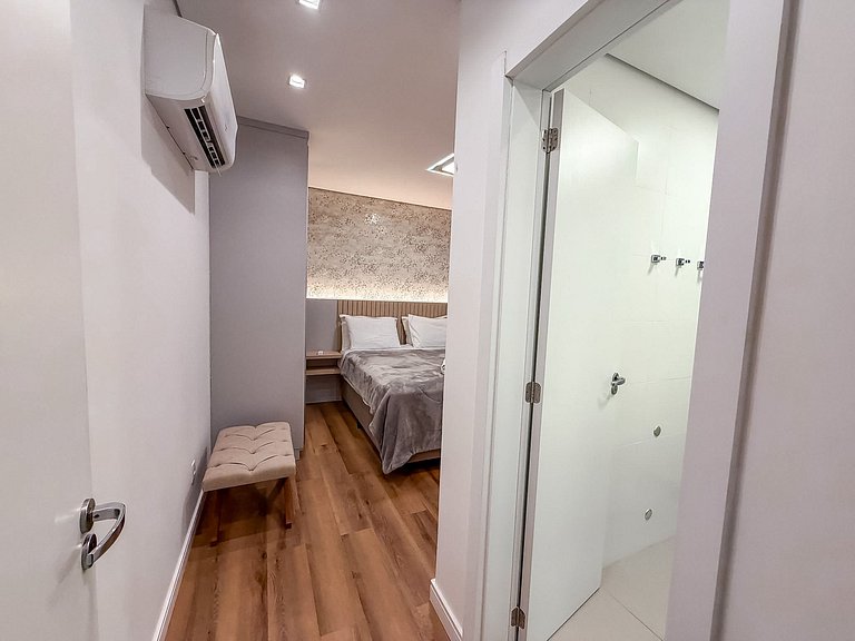 Apt 2 suites e 2 vagas, metros da Rua Coberta