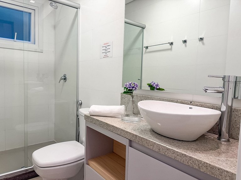Apt 2 suites e 2 vagas, metros da Rua Coberta