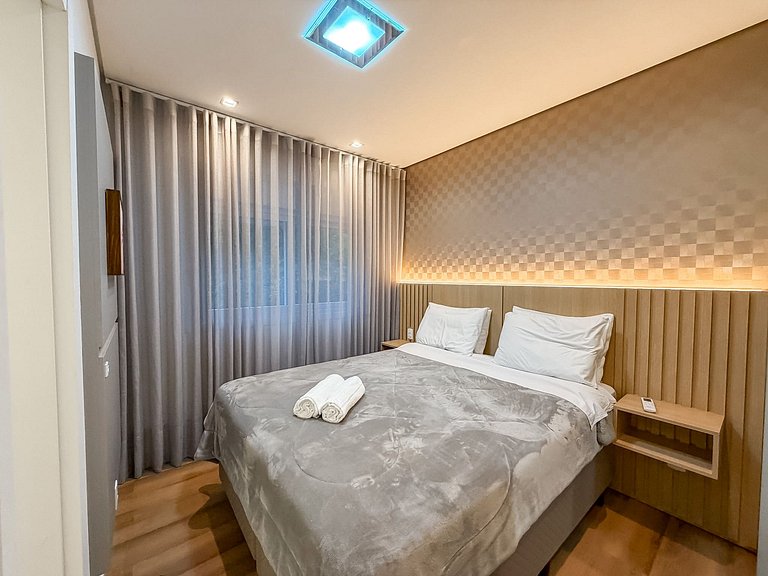 Apt 2 suites e 2 vagas, metros da Rua Coberta