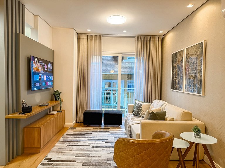 Apt 2 suites e 2 vagas, metros da Rua Coberta